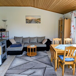 TV, fireplace - Vacation cottage Weinhold, Germany (Barth)