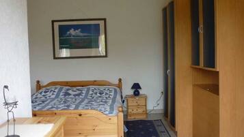 1 Schlafzimmer, Reisekinderbett, WLAN, Bettwäsche
