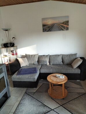 TV, fireplace - Vacation cottage Weinhold, Germany (Barth)