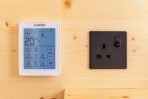 Bàn ủi/dụng cụ ủi quần áo, truy cập Internet không dây miễn phí