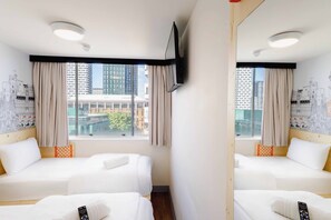 Laptop workspace, iron/ironing board, free WiFi, bed sheets - easyHotel London Croydon (Croydon)