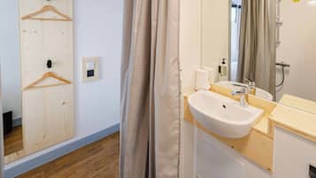 Shower, free toiletries, towels, soap