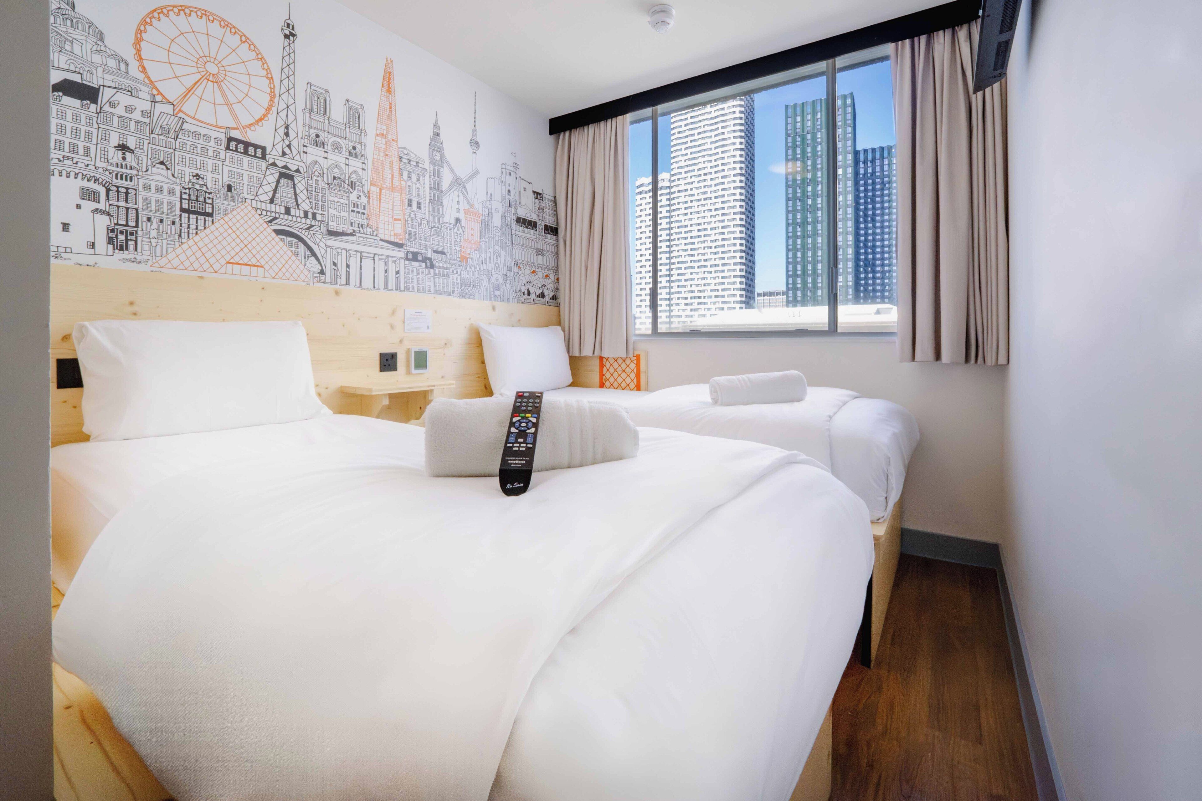 Een strijkplank/strijkijzer, gratis wifi, beddengoed