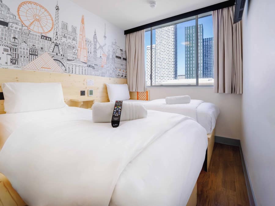 Laptop workspace, iron/ironing board, free WiFi, bed sheets