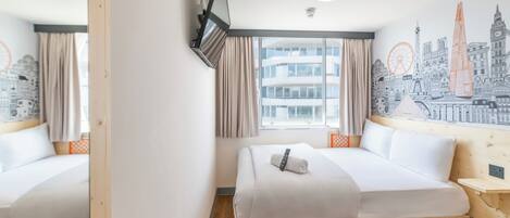 Khu vực làm việc phù hợp cho laptop, bàn ủi/dụng cụ ủi quần áo