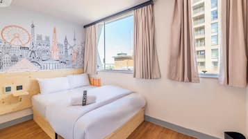 Laptop workspace, iron/ironing board, free WiFi, bed sheets