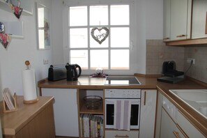 Køleskab, ovn, opvaskemaskine, brødrister