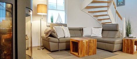 Smart TV, fireplace, DVD player, books