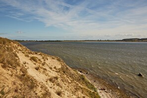 بالقرب من الشاطئ