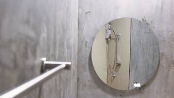 Shower, free toiletries, hair dryer, bidet