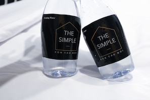 Ντουζιέρα, δωρεάν προϊόντα προσωπικής περιποίησης, πιστολάκι μαλλιών