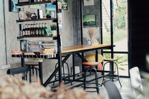 Τηλεόραση LCD 32 ιντσών με δορυφορικά κανάλια, τηλεοράσεις