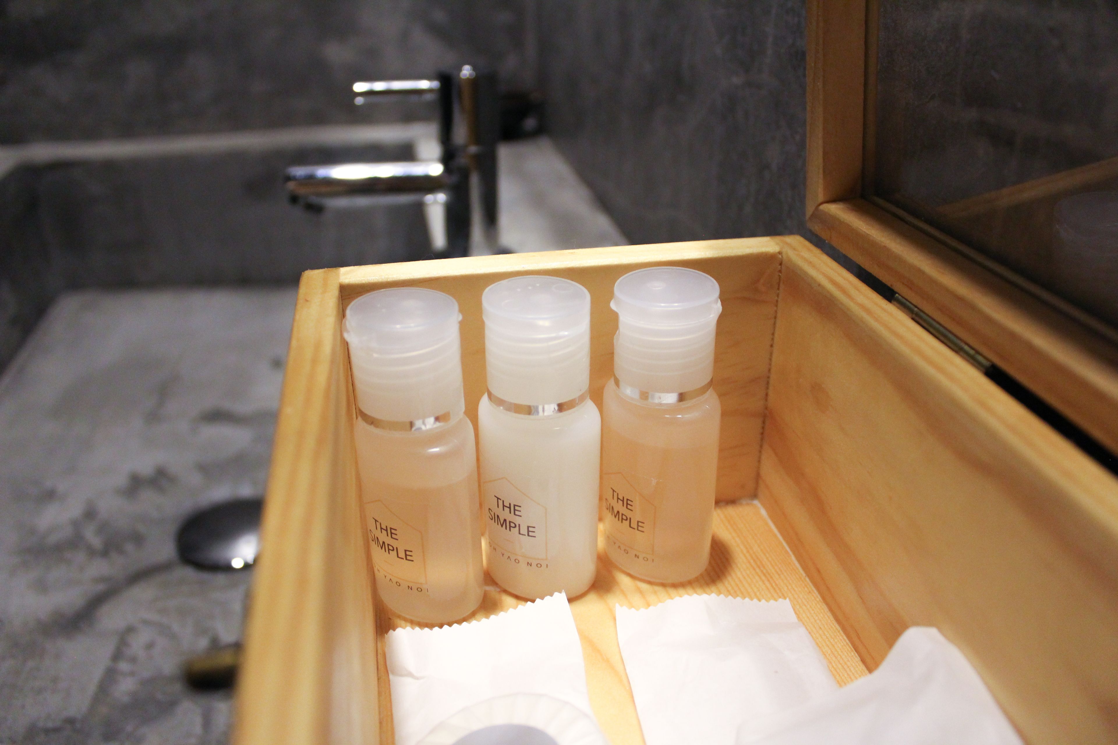 standard double room with garden view | bathroom | shower, free toiletries, hair dryer, bidet