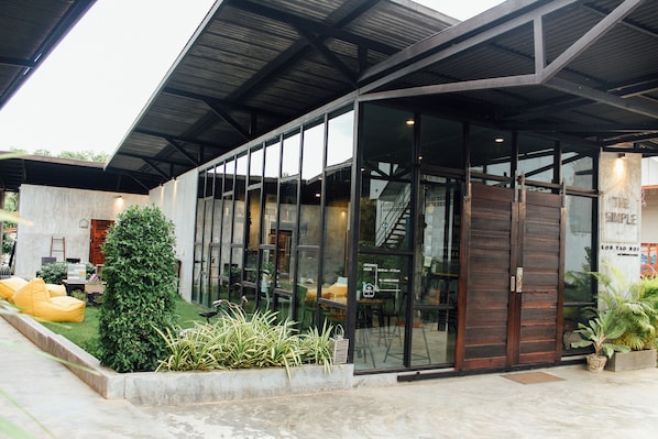 Τηλεόραση LCD 32 ιντσών με δορυφορικά κανάλια, τηλεοράσεις