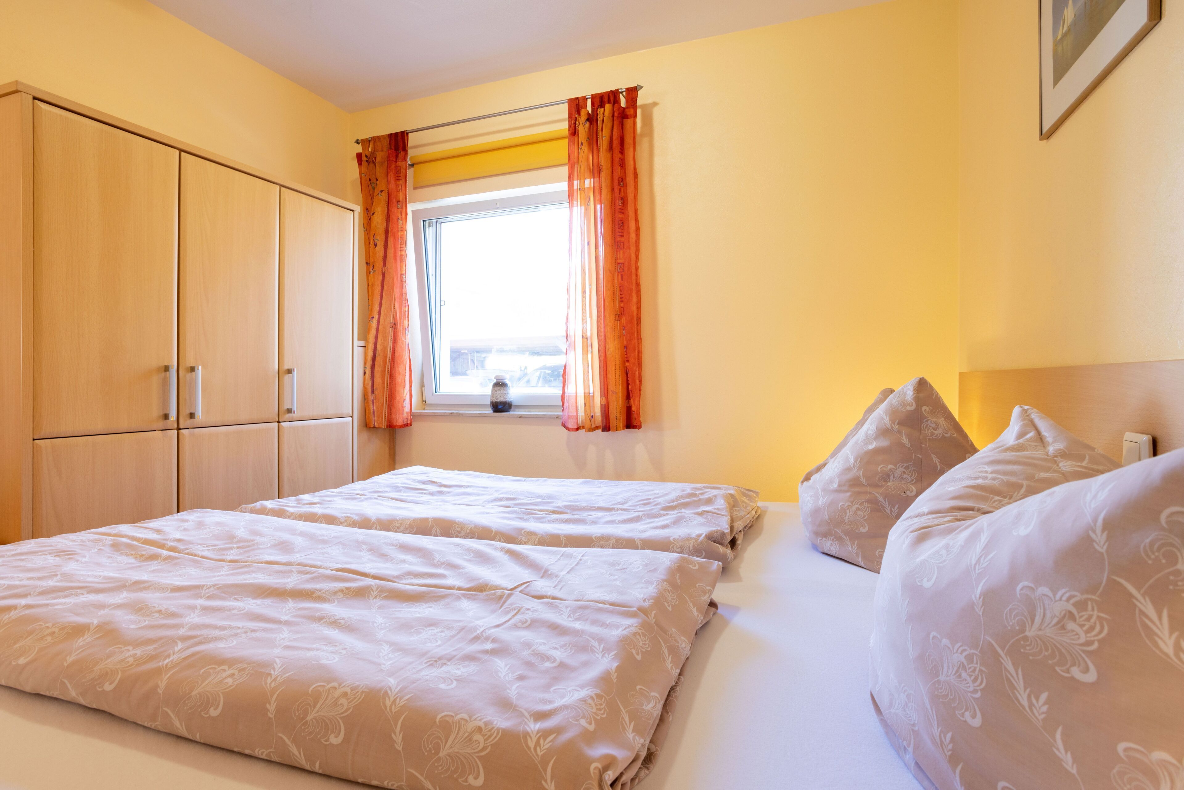 2 bedrooms, travel crib, WiFi, bed sheets