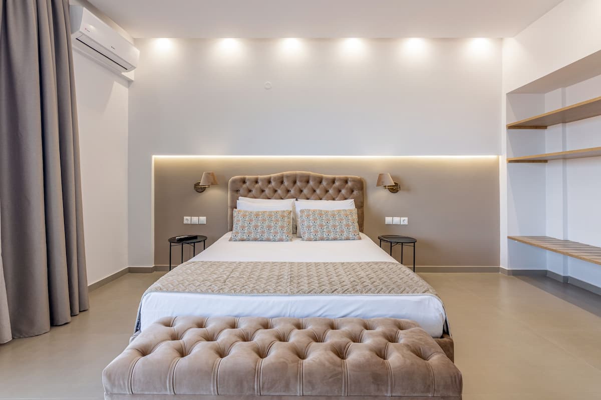 Panoramic Apartment | In-room safe, cribs (free), WiFi (free), bed sheets