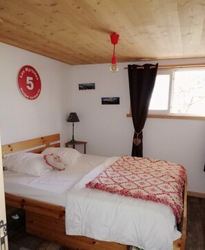 3 chambres, fer et planche à repasser, lit parapluie, Wi-Fi gratuit