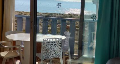 Beachfront Apartment for 4 with Parking & Sea Views - Le Barcarès