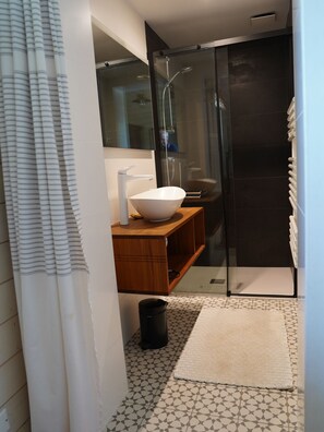 Bathtub, hair dryer, towels, soap