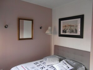 1 bedroom, desk, soundproofing, free WiFi