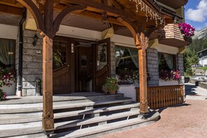Property entrance - St Raphael (Pinzolo)