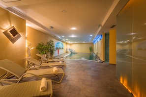 Indoor pool, a waterfall pool - St Raphael (Pinzolo)