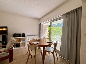 Dining - CARNAC - Apt 2 Rooms 2/4 ppl, Pets, Private Parking (Carnac)