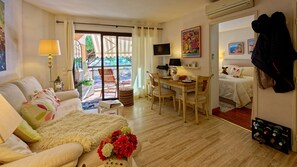 1 chambre, coffres-forts dans les chambres, fer et planche à repasser