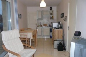 Interior - T2 with open view on the port of Ploumanac'h, Perros-Guirec (Perros-Guirec)