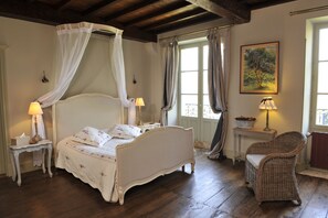 Sistema de insonorización, wifi gratis y ropa de cama