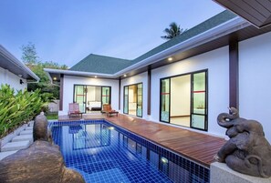 8 hồ bơi ngoài trời 