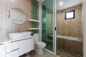 Deluxe Villa, 2 Bedrooms, Pool View | Bathroom | Combined shower/bathtub, deep-soaking bathtub, free toiletries, towels - Sanga Villas (Rawai)