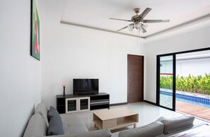 Villa Premium, 2 habitaciones, para no fumadores, vista a la alberca | Área de sala de estar | Televisión de pantalla plana 