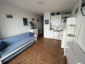 TV - Apartment for 4, near shops and beach (Port Barcarès)