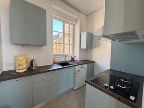 冰箱、微波炉、烤箱、炉灶