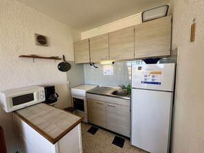 Fridge, microwave, oven