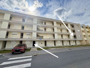 Exterior - Seafront apt, 1 bedroom, balcony, washing machine, 5 pax (Port-la-Nouvelle)