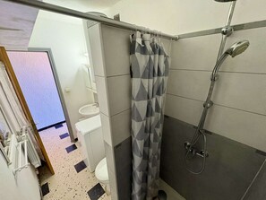 Bathroom - Seafront apt, 1 bedroom, balcony, washing machine, 5 pax (Port-la-Nouvelle)