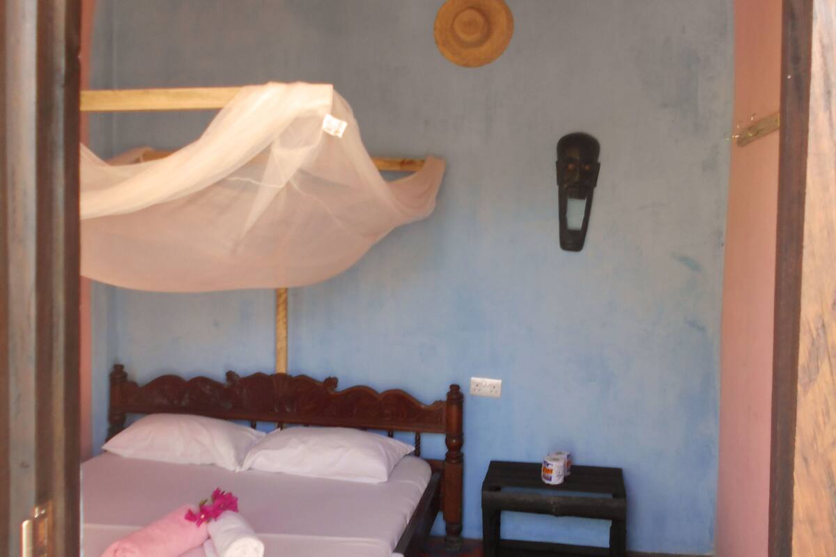 Escrivaninha, Wi-Fi de cortesia, roupa de cama
