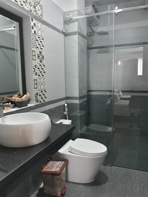 Deluxe Room | Bilik Mandi | Kelengkapan dandanan diri percuma, pengering rambut, selipar 