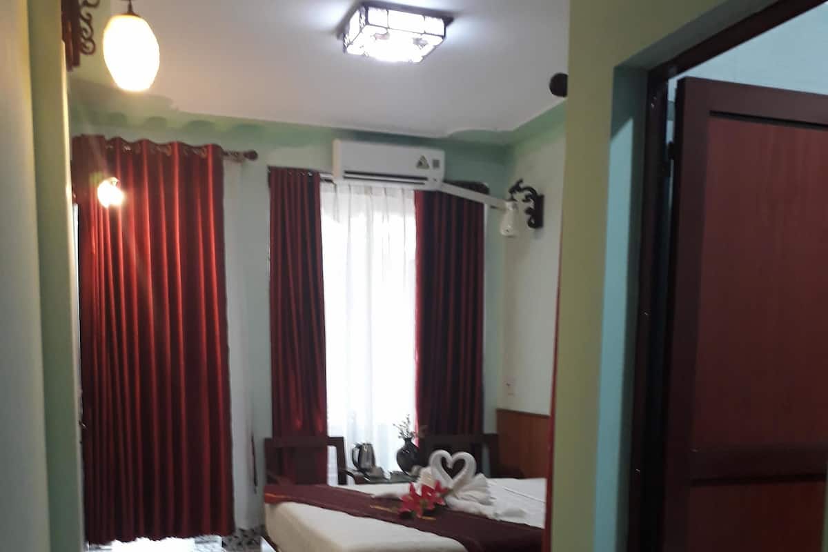 Deluxe Room | Minibar, desk, soundproofing, free WiFi