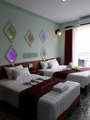 Minibar, escritorio, sistema de insonorización y wifi gratis 