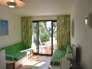 TV - 2-Room Apartment Sleeps 4 with Pool, Tennis, Parking in La Croix-Valmer (La Croix-Valmer)