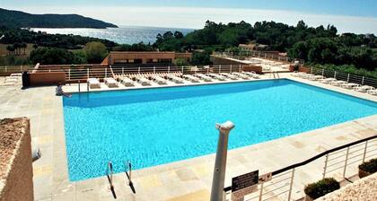 2-Room Apartment Sleeps 4 with Pool, Tennis, Parking in La Croix-Valmer