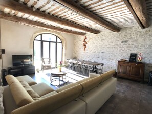 Télévision, espaces bureaux