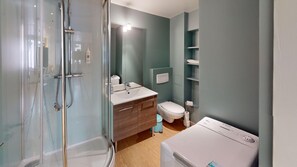 Shower, hair dryer, towels - Tonnelier Strasbourgeois cathedrale city center (Strasbourg)