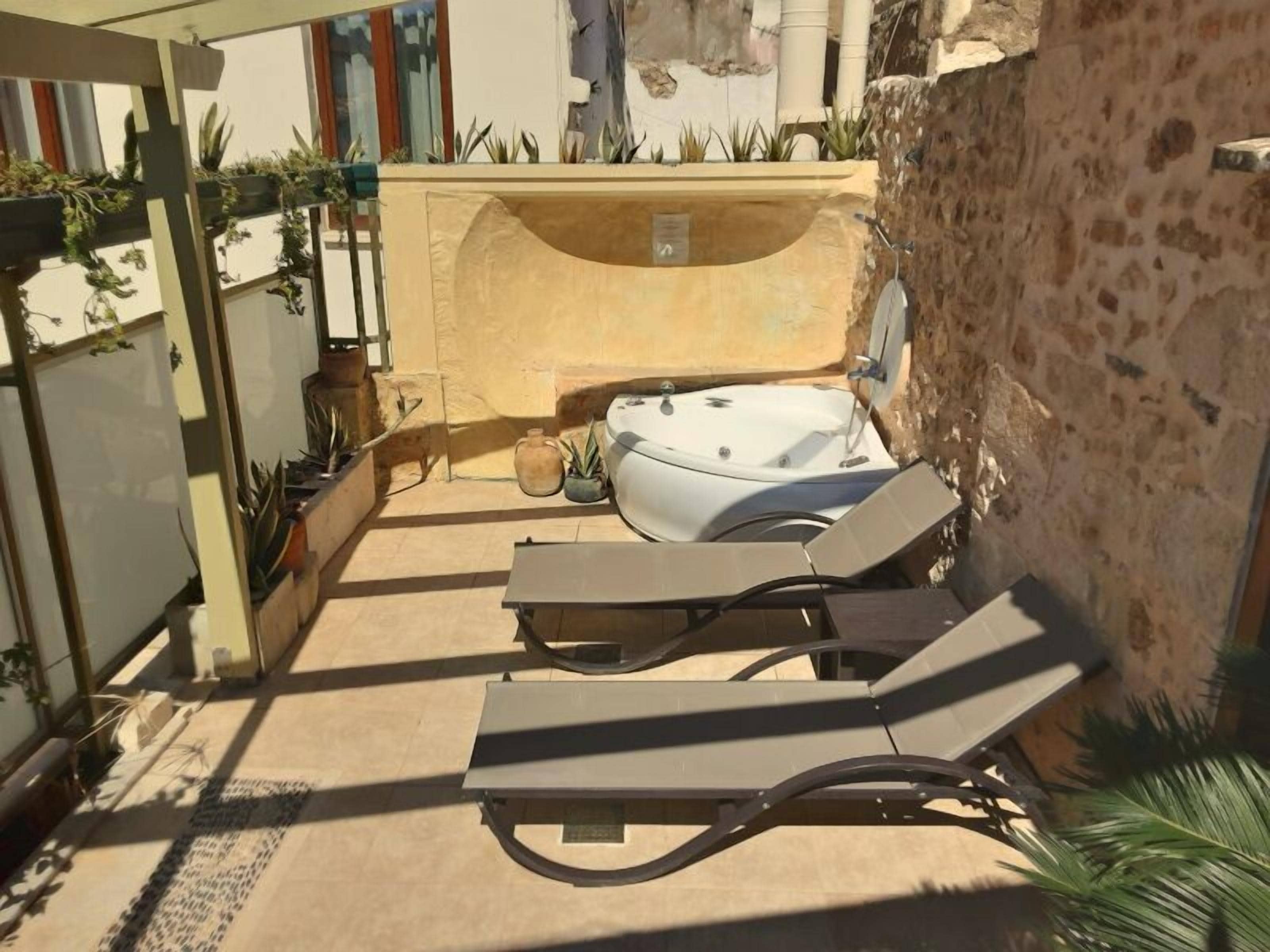 Terrace Suite with exterior Jacuzzi | Terrace/patio