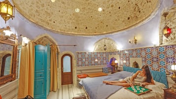 Deluxe Suite with private Hammam | 1 間臥室、低過敏寢具、客房內保險箱、獨特裝潢