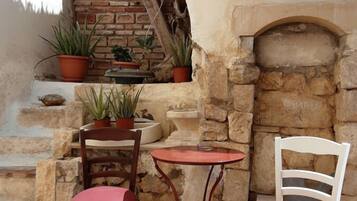 Superior Studio Suite with interior Jacuzzi and Hammam (hammam facility has additional price) | Terraza o patio