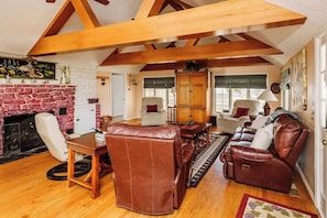 Smart TV, fireplace, DVD player, books